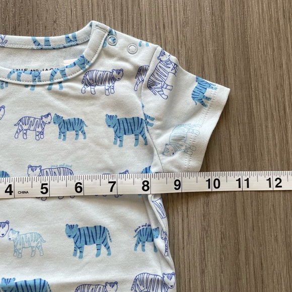 NWT Janie and Jack Animal Print Short Sleeve Onesie & Animal Socks Blue 3-6 M - Picture 8 of 13